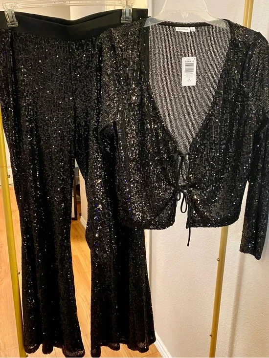 Torrid Sequin Tie Front Top and Flared Leg Pants Set - Size 1X - NWT! - Picture 6 of 16